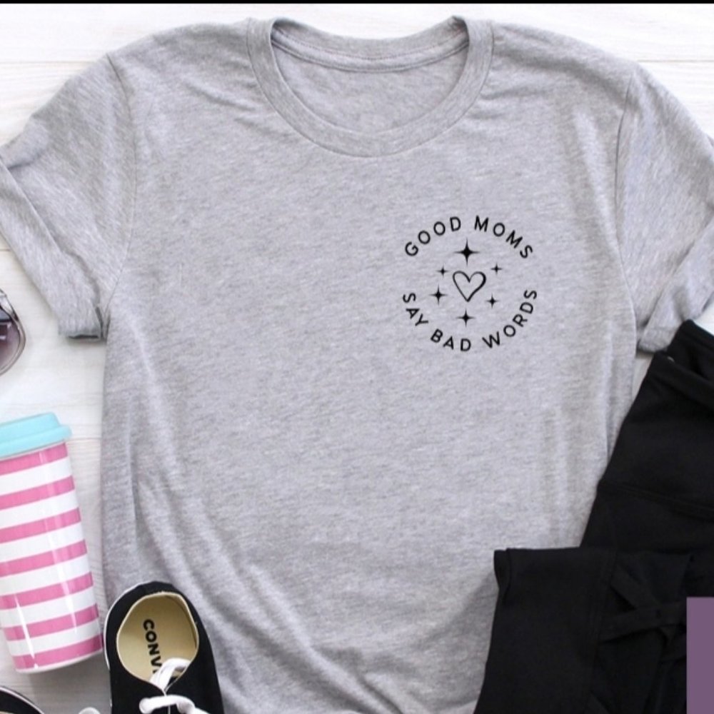 BNWT GOOD MOMS TEE